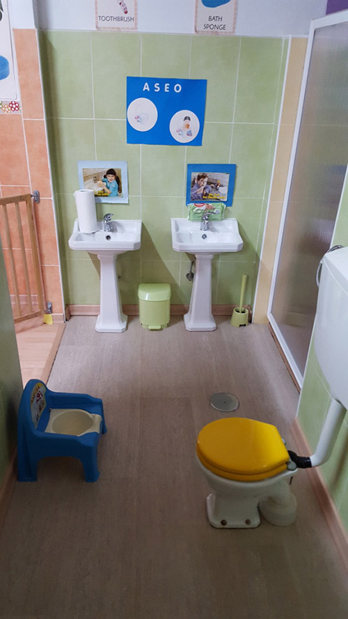 el Centro de Educación Infantil Campanilla baños para los niños