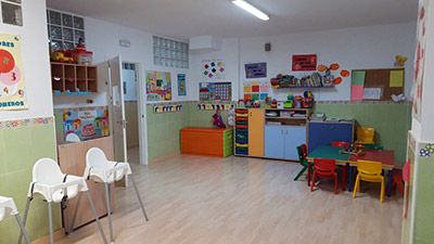 el Centro de Educación Infantil Campanilla salón con decoración infantil